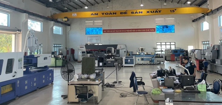 Nhà máy sửa tiêm kích hiện đại Việt Nam - Kỳ 5: Hành trình tự chủ bắt đầu từ ốc vít Nhà máy sửa tiêm kích hiện đại Việt Nam - Kỳ 5: Hành trình tự chủ bắt đầu từ ốc vít