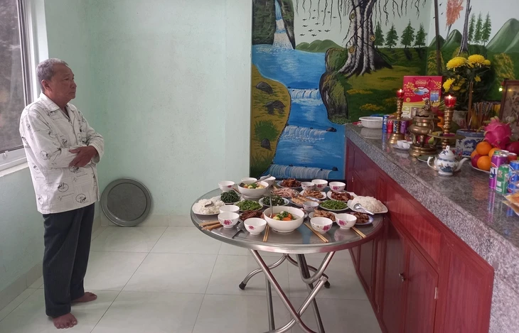 Những kỷ vật thân thương còn lại - Kỳ 6: Bộ lư đồng và cây gậy tre của nội tôi Những kỷ vật thân thương còn lại - Kỳ 6: Bộ lư đồng và cây gậy tre của nội tôi