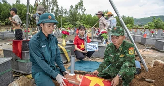 Những người lính ở lại núi Dàng: Mối tình lính DKB và cô y tá