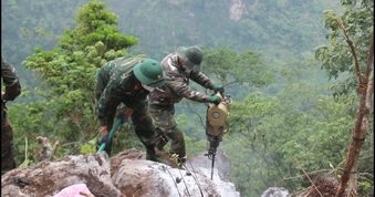 Phá đá tai mèo, đưa các anh trở về từ 'lò vôi thế kỷ'
