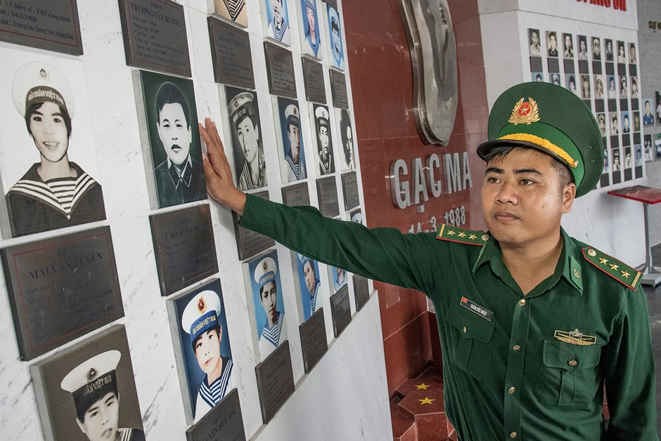 Phía sau những tấm ảnh