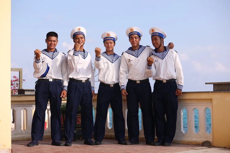 Sức trẻ giữa trùng khơi: Mạch nguồn cảm xúc nơi đầu sóng Sức trẻ giữa trùng khơi: Mạch nguồn cảm xúc nơi đầu sóng