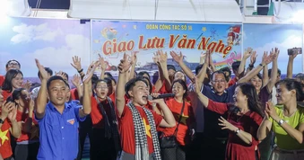 Sức trẻ giữa trùng khơi: Tiếng hát át tiếng sóng