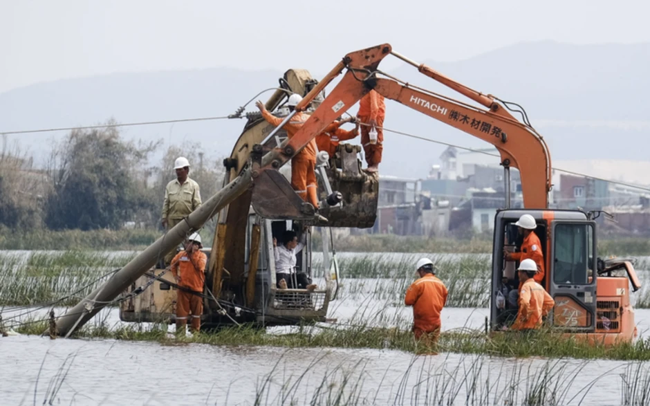 Tết đầu tiên có điện ở đỉnh Tu Thôn