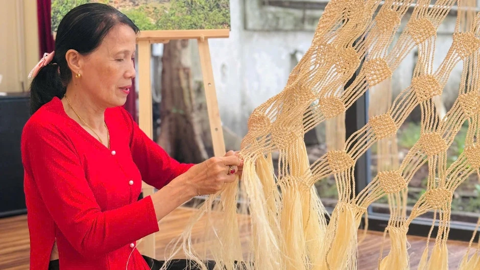 Thắp lại lửa nghề trên đảo ngọc Thắp lại lửa nghề trên đảo ngọc