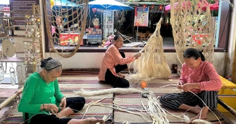 Thắp lại lửa nghề trên đảo ngọc