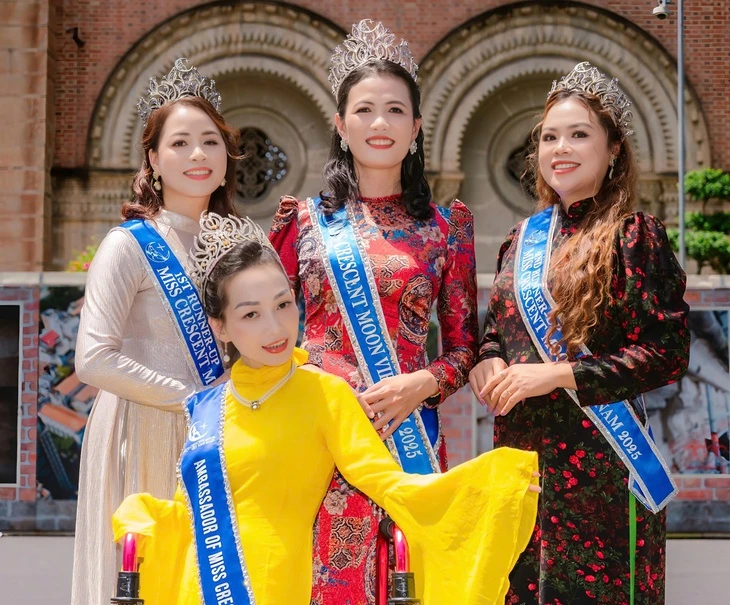 'Thiên thần 6 chân' và ước mơ hoa hậu: Chạm tới ước mơ 'Thiên thần 6 chân' và ước mơ hoa hậu: Chạm tới ước mơ