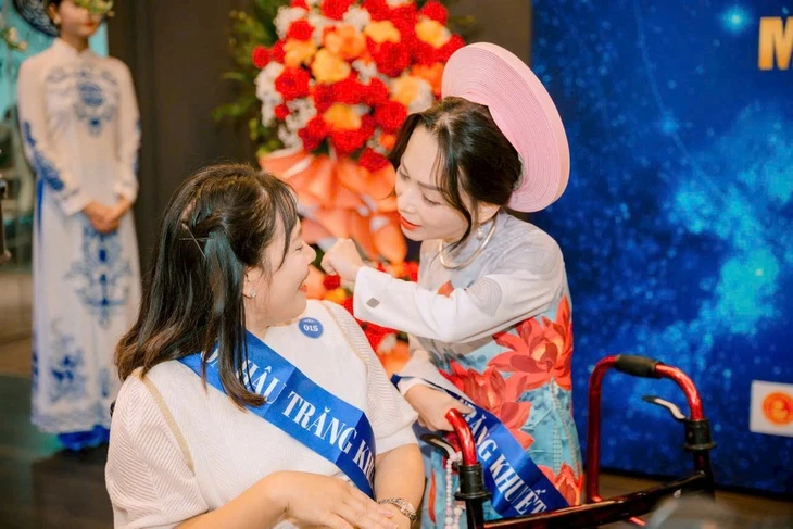 'Thiên thần 6 chân' và ước mơ hoa hậu: Chạm tới ước mơ 'Thiên thần 6 chân' và ước mơ hoa hậu: Chạm tới ước mơ