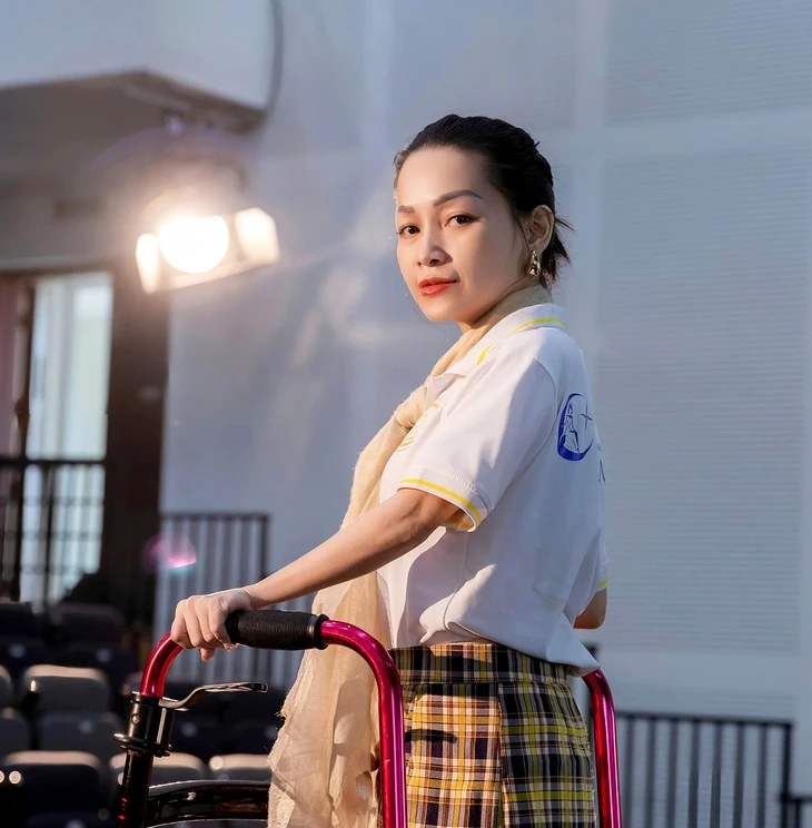 'Thiên thần 6 chân' và ước mơ hoa hậu - Tại sao tôi không thể đội vương miện hoa hậu?