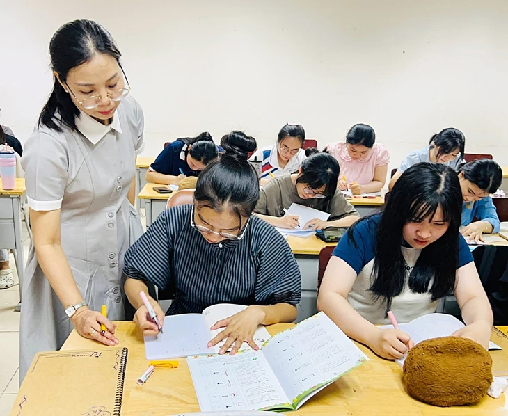 Thú vị luyện chữ đẹp thời AI