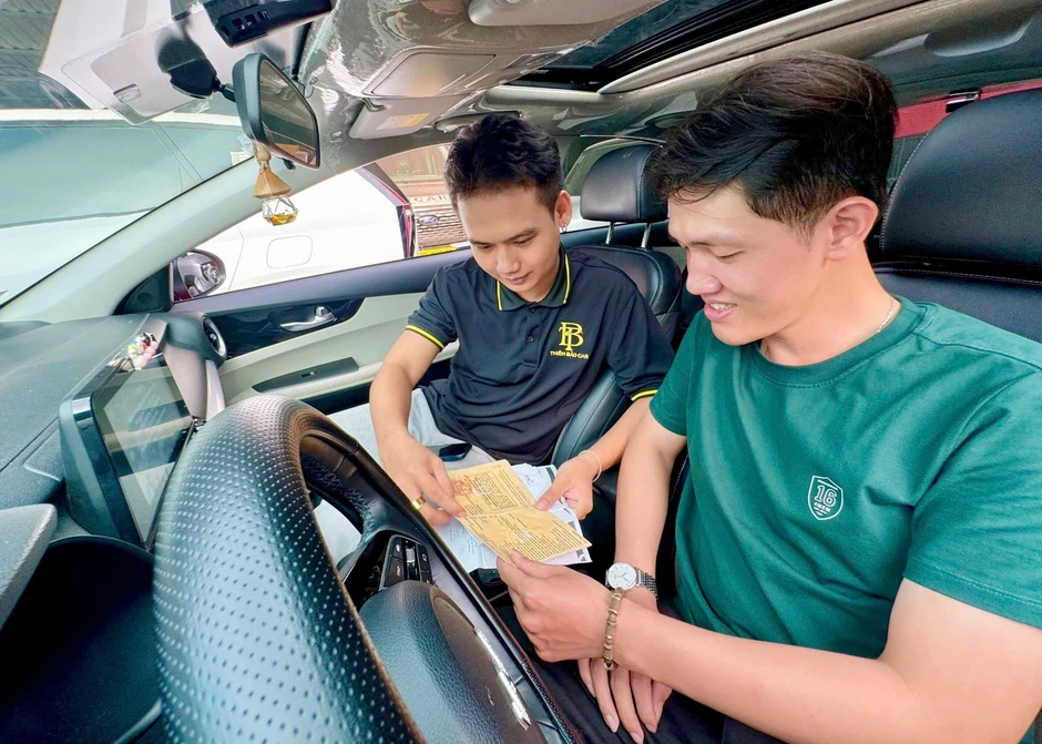 Thuê ô tô tự lái ở TP.HCM: Xảy ra tai nạn mới lộ lỗ hổng pháp lý Thuê ô tô tự lái ở TP.HCM: Xảy ra tai nạn mới lộ lỗ hổng pháp lý