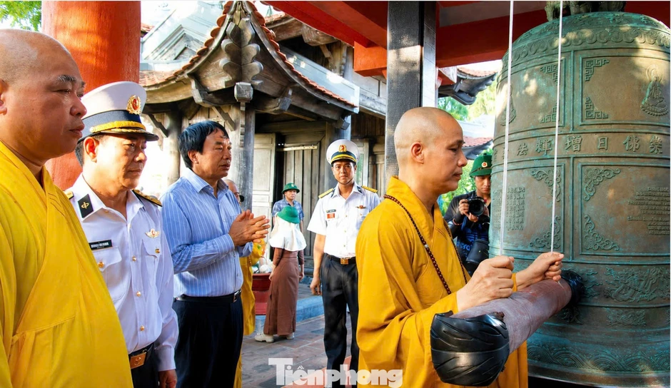 Tiếng chuông chùa ở Trường Sa - Kỳ 1: Giữ hồn Việt nơi đầu sóng Tiếng chuông chùa ở Trường Sa - Kỳ 1: Giữ hồn Việt nơi đầu sóng
