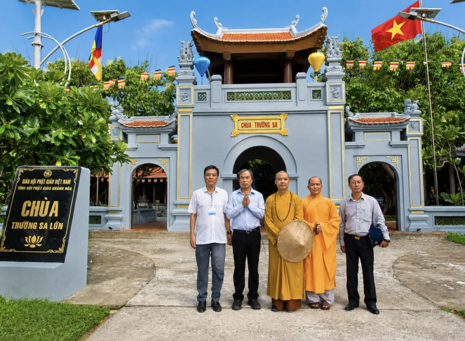 Tiếng chuông chùa ở Trường Sa - Kỳ 1: Giữ hồn Việt nơi đầu sóng Tiếng chuông chùa ở Trường Sa - Kỳ 1: Giữ hồn Việt nơi đầu sóng