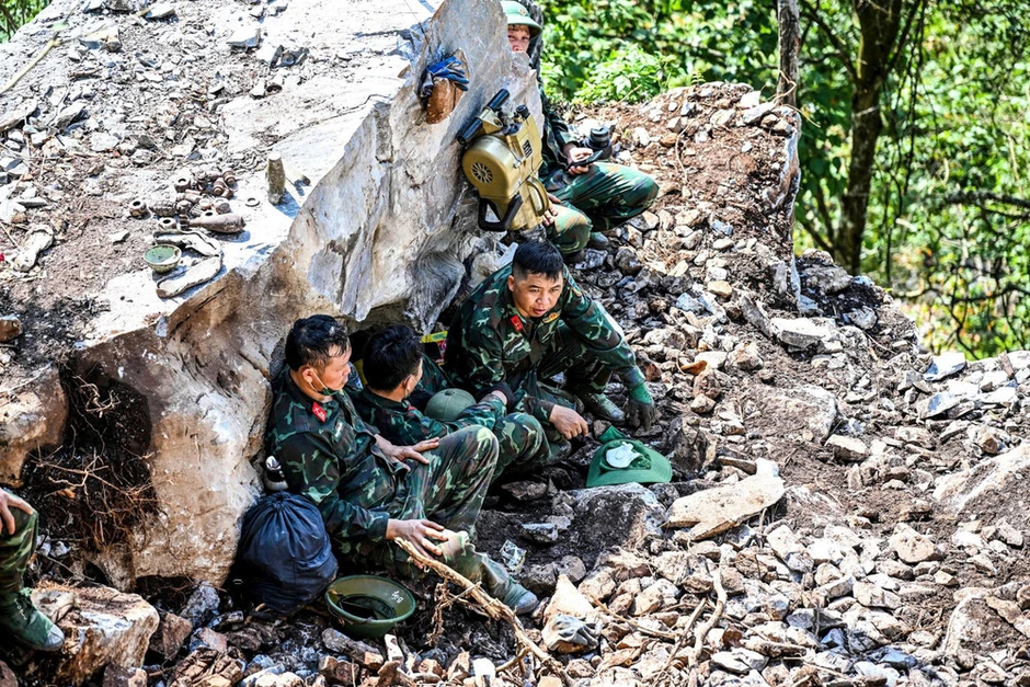 Tìm đồng đội dưới "Lò vôi thế kỷ"