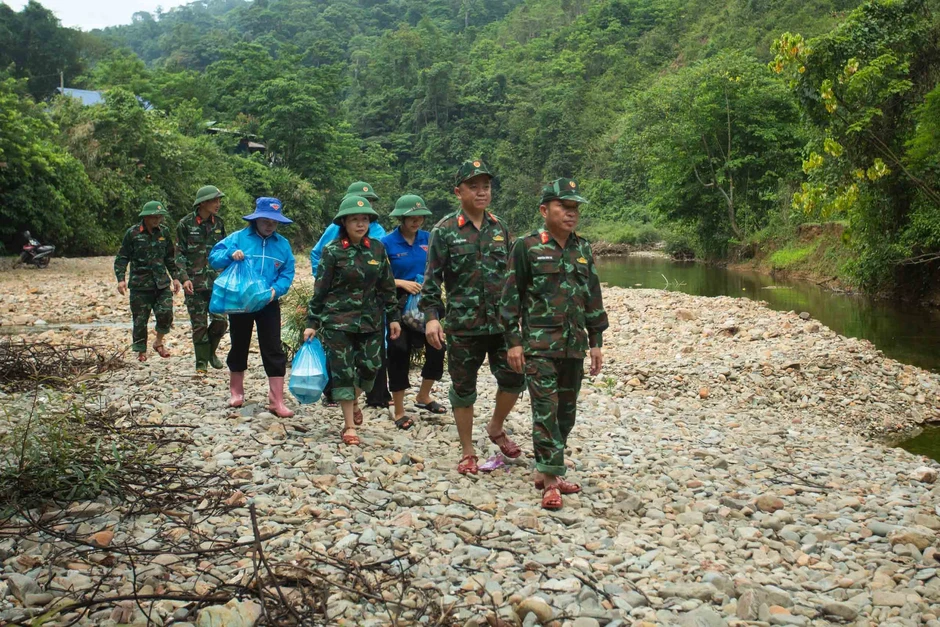 Tìm liệt sĩ trên dãy Trường Sơn: Chung một tấm lòng Tìm liệt sĩ trên dãy Trường Sơn: Chung một tấm lòng