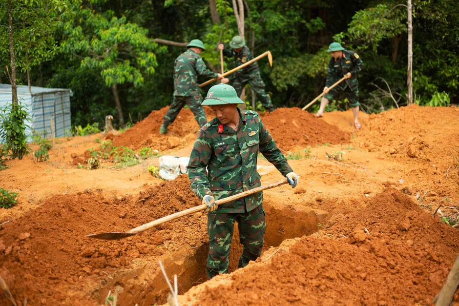 Tìm liệt sĩ trên dãy Trường Sơn: Chung một tấm lòng Tìm liệt sĩ trên dãy Trường Sơn: Chung một tấm lòng