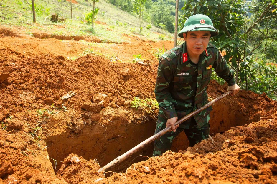 Tìm liệt sĩ trên dãy Trường Sơn: Chung một tấm lòng Tìm liệt sĩ trên dãy Trường Sơn: Chung một tấm lòng