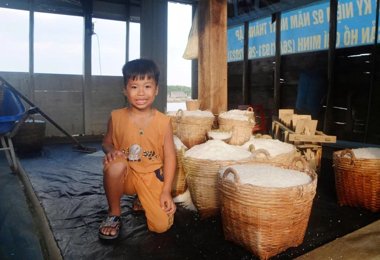 Tình người làng muối