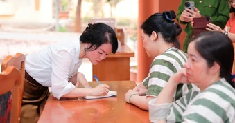 Tống Liên Anh chọn Việt Nam làm giáo dục cộng đồng: 'Tôi thích cảm giác này, rất đời'