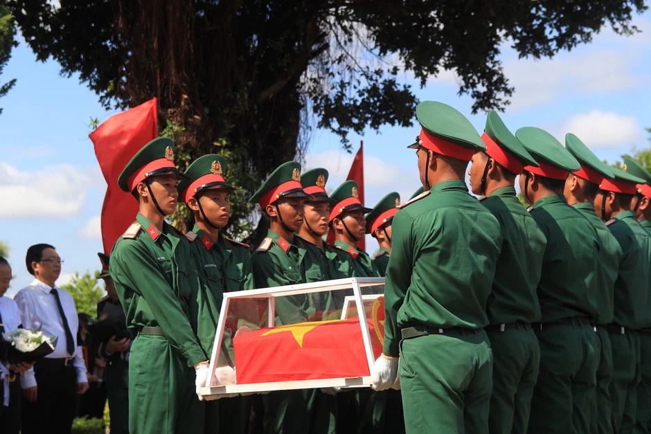 Uống nước nhớ nguồn Uống nước nhớ nguồn