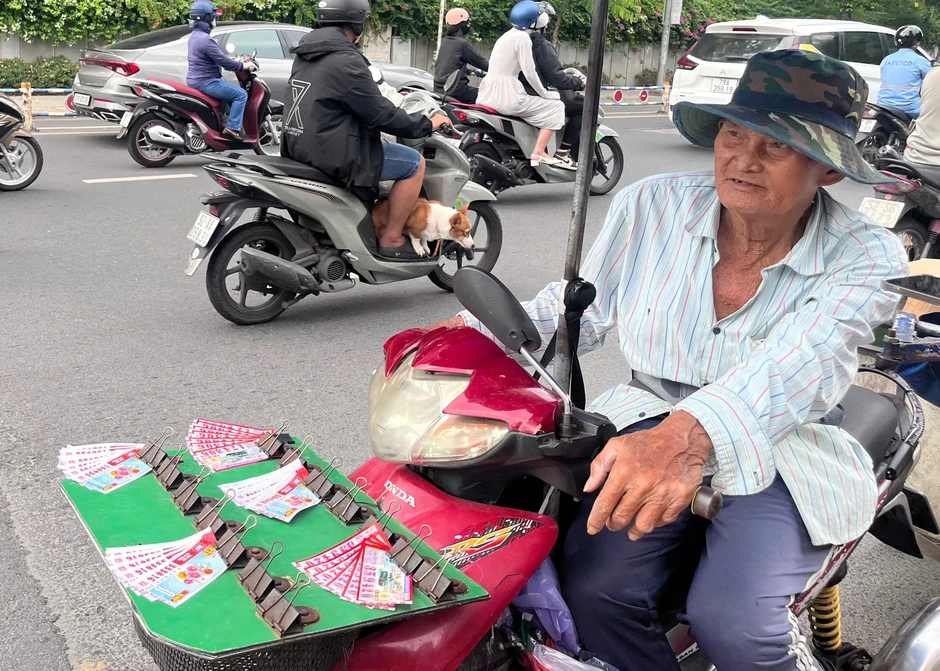 Vòng xoáy vé số 'mua đứt bán đoạn': 14 năm buồn vui đong đếm