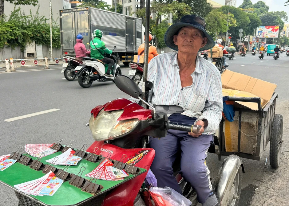 Vòng xoáy vé số 'mua đứt bán đoạn': 14 năm buồn vui đong đếm