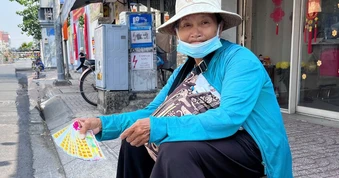 Vòng xoáy vé số 'mua đứt bán đoạn': Nghề đánh cược với trời