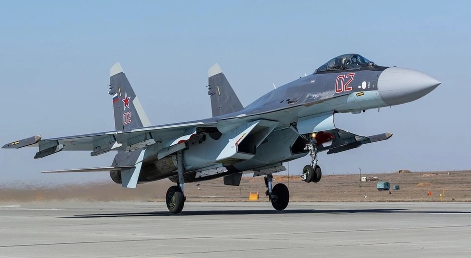 "Chiến thần không chiến" Su-35 Nga xuất kích khác thường vào Ukraine "Chiến thần không chiến" Su-35 Nga xuất kích khác thường vào Ukraine