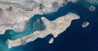 "Tàu sân bay không thể đánh chìm" của Iran trấn giữ eo biển Hormuz