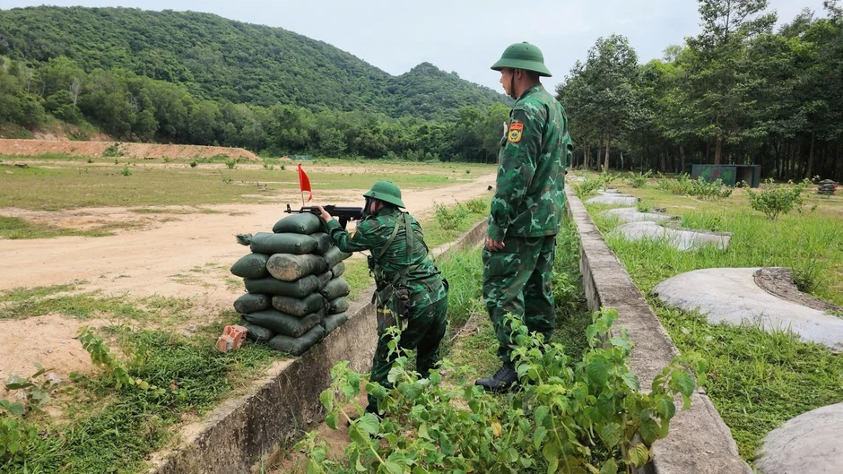 879 cán bộ, chiến sĩ Bộ đội Biên phòng TP Hồ Chí Minh kiểm tra bắn đạn thật 879 cán bộ, chiến sĩ Bộ đội Biên phòng TP Hồ Chí Minh kiểm tra bắn đạn thật