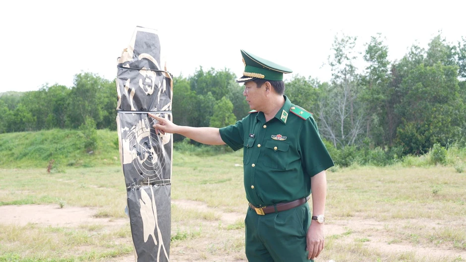 879 cán bộ, chiến sĩ Bộ đội Biên phòng TP Hồ Chí Minh kiểm tra bắn đạn thật 879 cán bộ, chiến sĩ Bộ đội Biên phòng TP Hồ Chí Minh kiểm tra bắn đạn thật