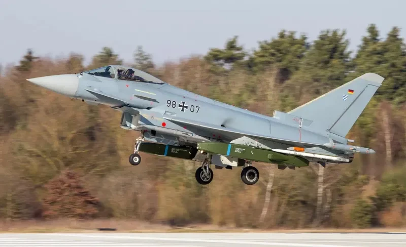 Báo Nga: "Số to chưa chắc hơn số nhỏ" - 4.500 máy bay NATO nhìn thế mà khó thắng 860 chiến đấu cơ Nga Báo Nga: "Số to chưa chắc hơn số nhỏ" - 4.500 máy bay NATO nhìn thế mà khó thắng 860 chiến đấu cơ Nga