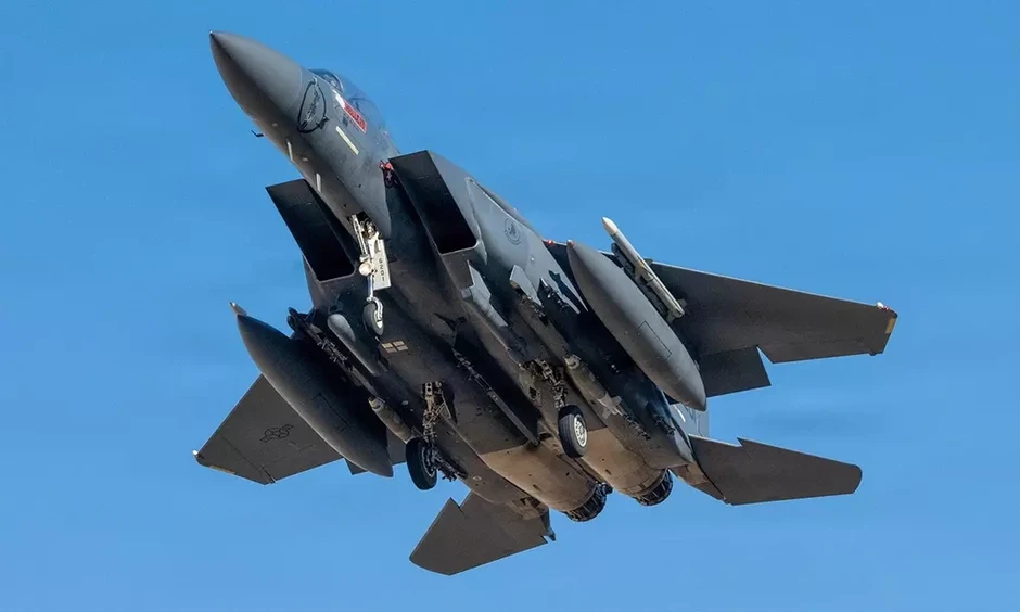 Cách 'bầy sứa UAV' giúp Iran bắn hạ tiêm kích F-15E Mỹ Cách 'bầy sứa UAV' giúp Iran bắn hạ tiêm kích F-15E Mỹ