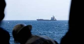 Chiến sự Trung Đông 15-5: UAE tìm lối né Hormuz, FBI lùng bắt cựu đặc vụ đào tẩu qua Iran
