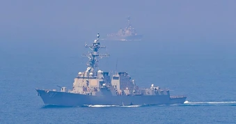 Chiến sự Trung Đông 8-5: Mỹ - Iran "hơn thua" về 3 tàu chiến, tàu Nhật - Hàn vượt qua Hormuz