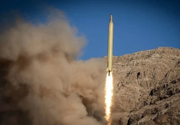 Chiến sự Trung Đông ngày 10-6: Iran tung "nắm đấm sắt" vào căn cứ Mỹ, lại nổ ở Hormuz Chiến sự Trung Đông ngày 10-6: Iran tung "nắm đấm sắt" vào căn cứ Mỹ, lại nổ ở Hormuz