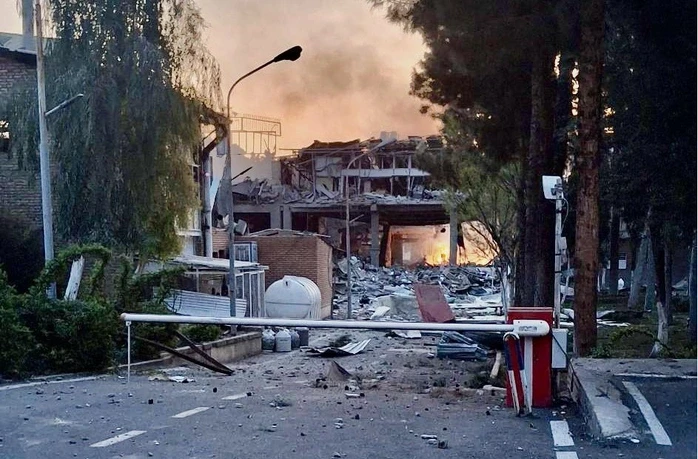 Chiến sự Trung Đông ngày 2-4: Iran phủ "lều lửa" lên Israel, Viện Pasteur Tehran thành đống đổ nát Chiến sự Trung Đông ngày 2-4: Iran phủ "lều lửa" lên Israel, Viện Pasteur Tehran thành đống đổ nát