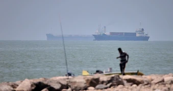Chiến sự Trung Đông ngày 26-6: Iran cáo buộc máy bay Israel xâm nhập, 3 tàu bị chặn ở Hormuz