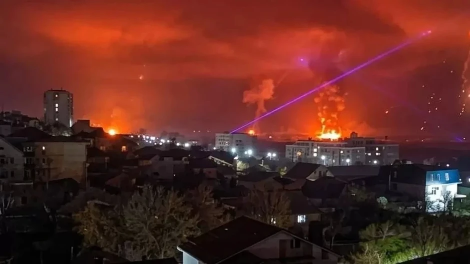 Chiến sự Ukraine ngày 1.503: Kyiv tấn công lớn vào cảng dầu, tàu chiến Nga Chiến sự Ukraine ngày 1.503: Kyiv tấn công lớn vào cảng dầu, tàu chiến Nga