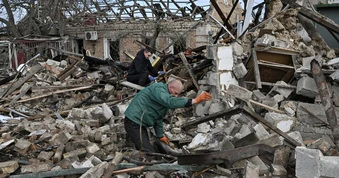 Chiến sự Ukraine ngày 1.506: Giao tranh UAV leo thang, Mỹ tính nới trừng phạt dầu Nga