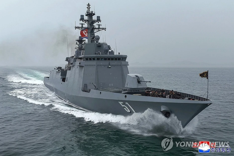 Chùm ảnh ông Kim Jong Un và con gái trên chiến hạm 5.000 tấn của Triều Tiên