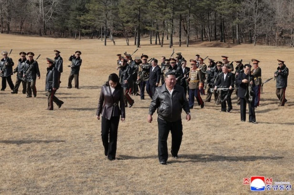 Con gái nhà lãnh đạo Triều Tiên Kim Jong-un khai hỏa súng bắn tỉa Con gái nhà lãnh đạo Triều Tiên Kim Jong-un khai hỏa súng bắn tỉa