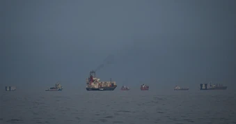 Điểm nóng xung đột ngày 10-4: Tình trạng bấp bênh tại eo biển Hormuz