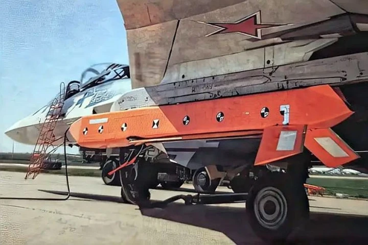 Điểm yếu của tiêm kích Su-57 khi mang tên lửa S-71 được xác định Điểm yếu của tiêm kích Su-57 khi mang tên lửa S-71 được xác định