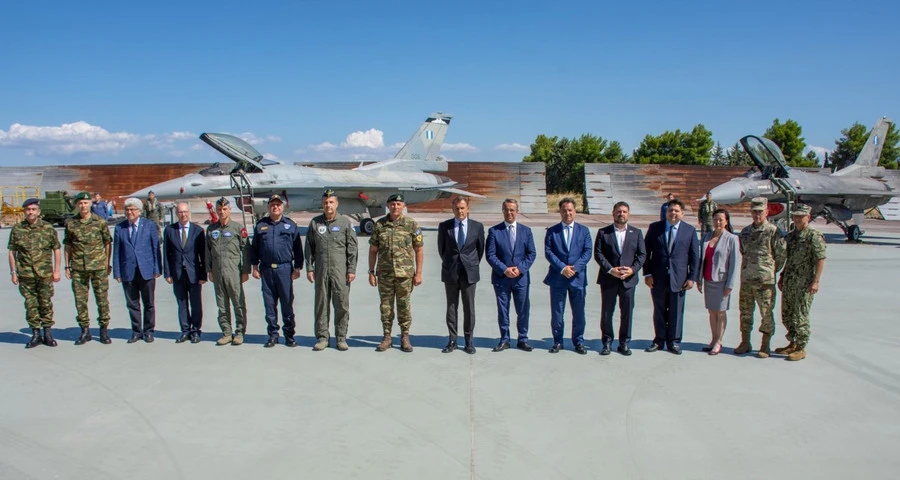 F-16 được trang bị động cơ của máy bay siêu thanh F-16 được trang bị động cơ của máy bay siêu thanh