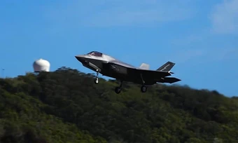 F-35 trục trặc ngay sau khi xuất xưởng, mắc kẹt giữa Đại Tây Dương