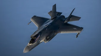 F-35A Mỹ phát tín hiệu khẩn giữa đợt không kích Iran