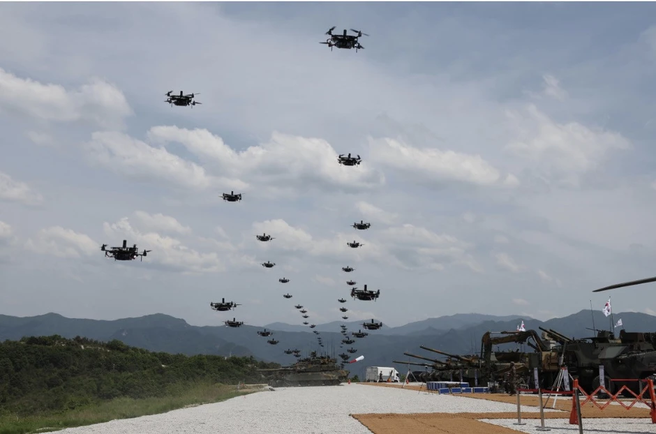 Hàn Quốc huấn luyện nửa triệu quân nhân trở thành 'chiến binh UAV' Hàn Quốc huấn luyện nửa triệu quân nhân trở thành 'chiến binh UAV'