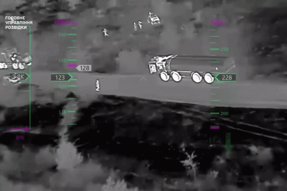 Hình ảnh FPV Ukraine tập kích loạt bệ phóng tên lửa Bastion của Nga ở Crưm Hình ảnh FPV Ukraine tập kích loạt bệ phóng tên lửa Bastion của Nga ở Crưm