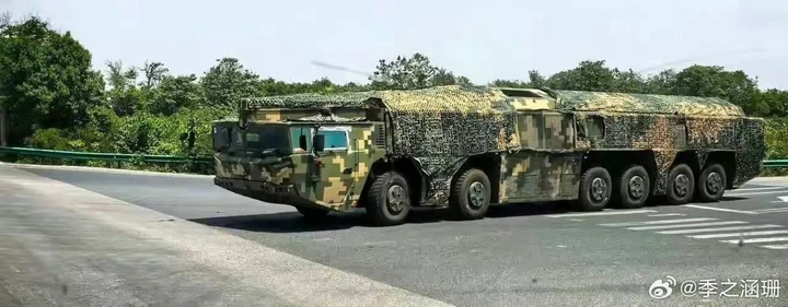 Hình ảnh mới hé lộ tổ hợp tên lửa cơ động chưa từng công bố của Trung Quốc? Hình ảnh mới hé lộ tổ hợp tên lửa cơ động chưa từng công bố của Trung Quốc?